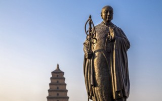 何姓男宝宝取名马年 取名字何姓男孩名字？